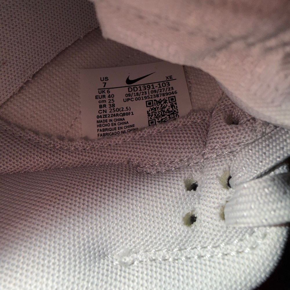 Nike Light Gray and White Dunks size 7 - Picture 8 of 8